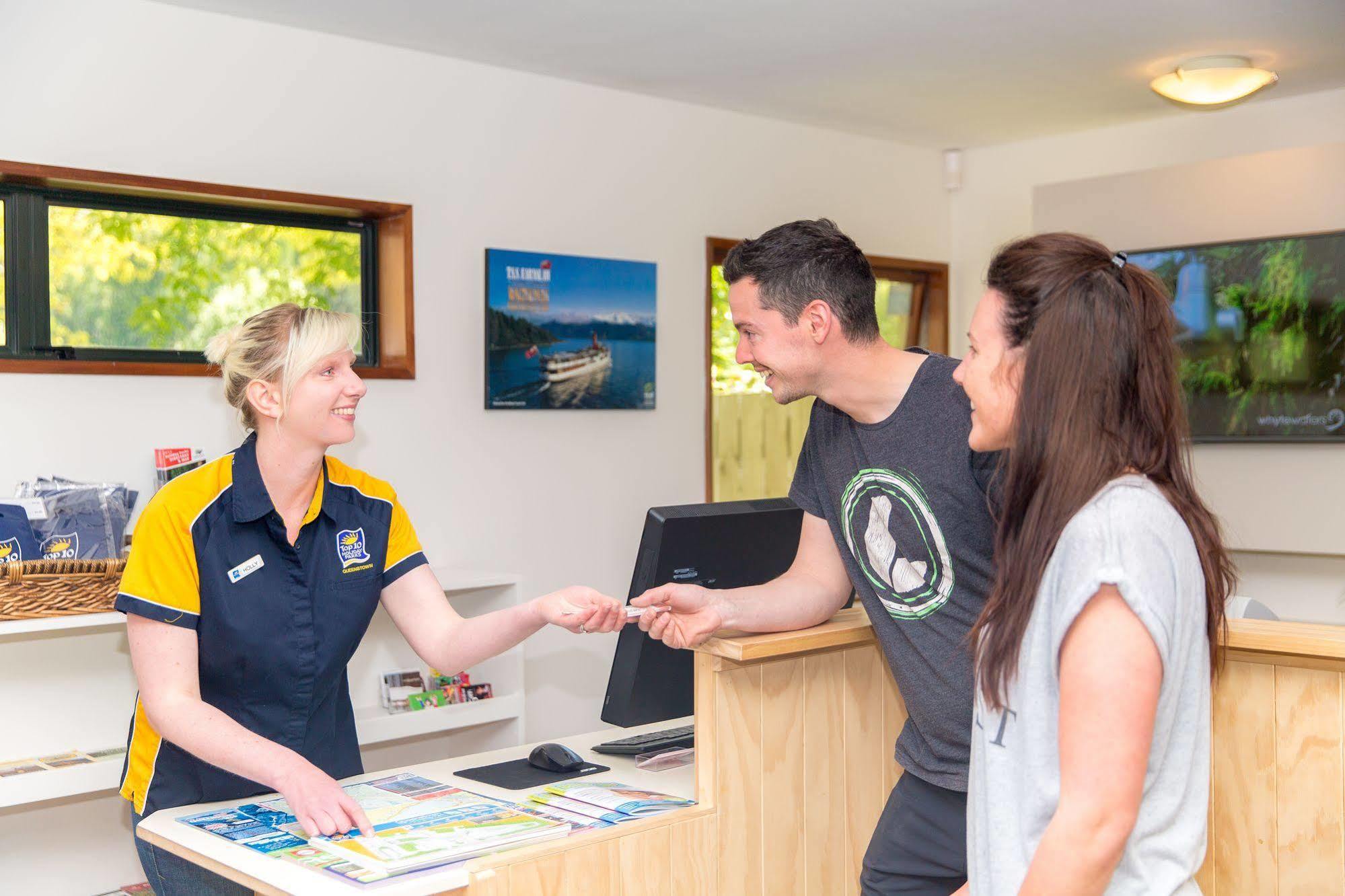 Queenstown Top 10 Holiday Park Экстерьер фото